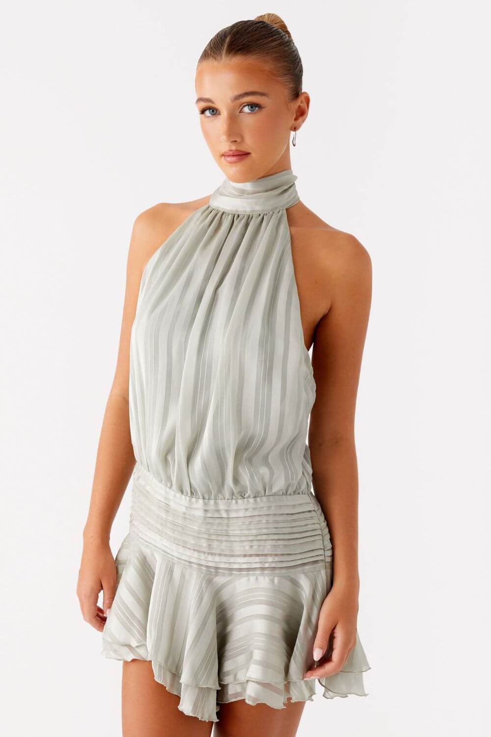 Vestido Amalfi Curto Acetinado com Gola Alta Drapeada