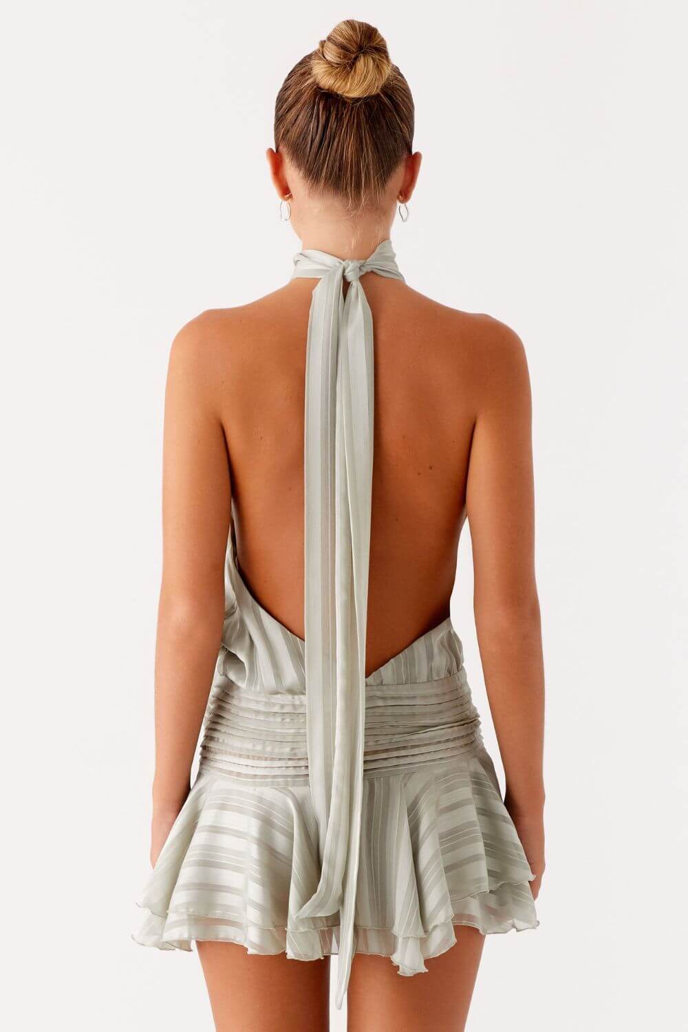 Vestido Amalfi Curto Acetinado com Gola Alta Drapeada