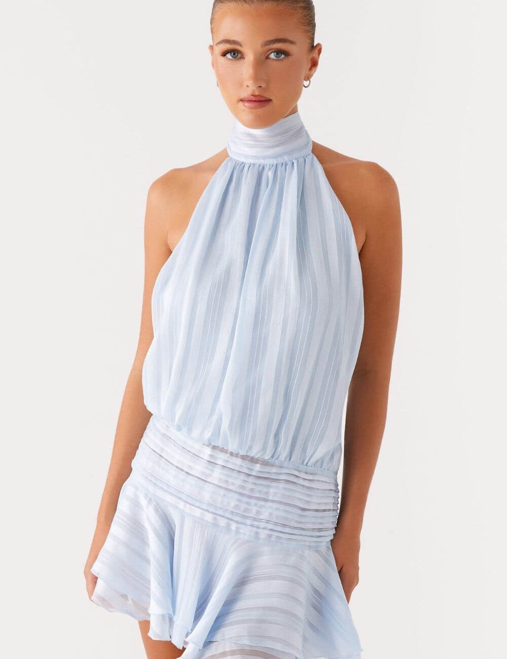 Vestido Amalfi Curto Acetinado com Gola Alta Drapeada