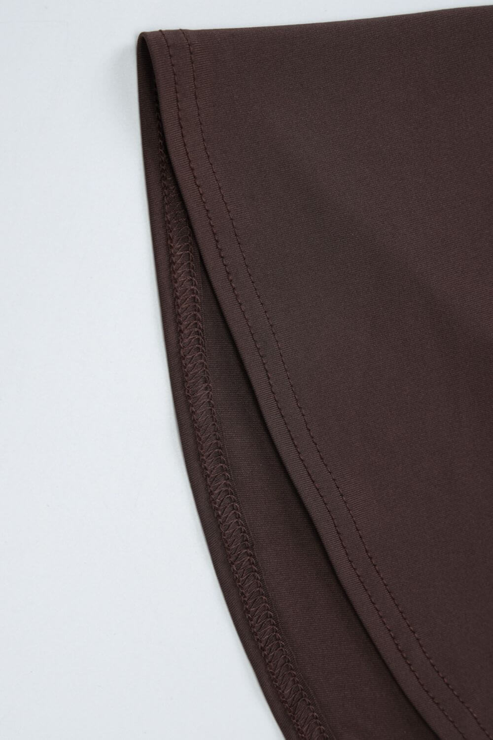 Vestido Yasmin Curto Assimétrico Drapeado com Cauda