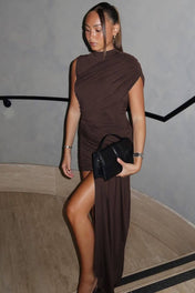 Vestido Yasmin Curto Assimétrico Drapeado com Cauda