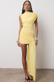 Vestido Yasmin Curto Assimétrico Drapeado com Cauda