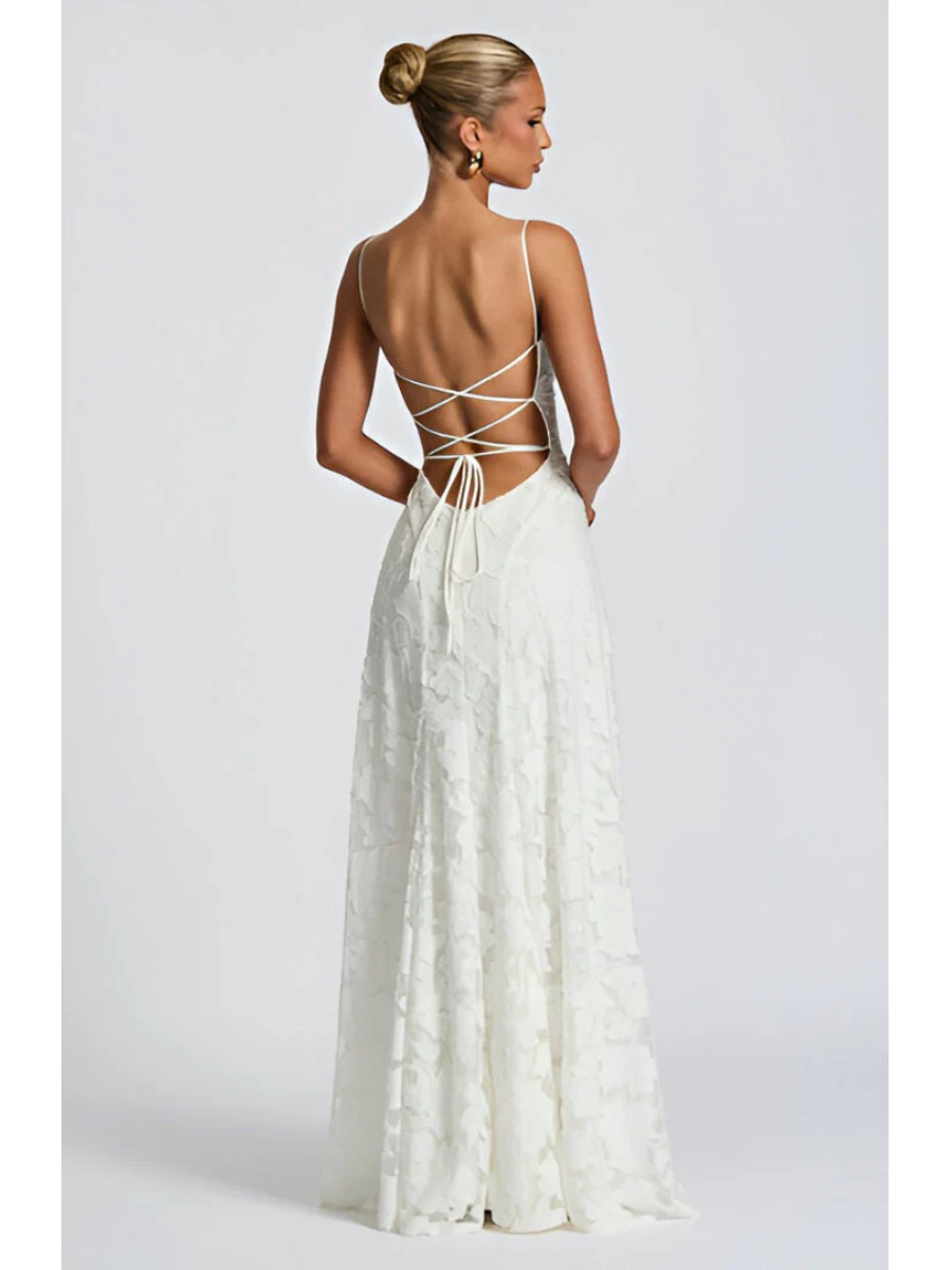 Vestido longo de festa com renda e amarração nas costas