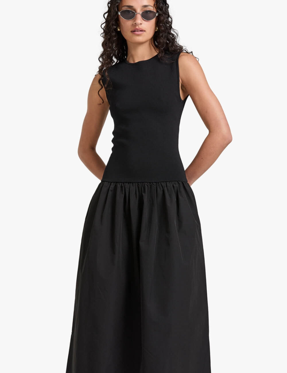 vestido-midi-longo-preto-sem-manga-carminia_9.jpg